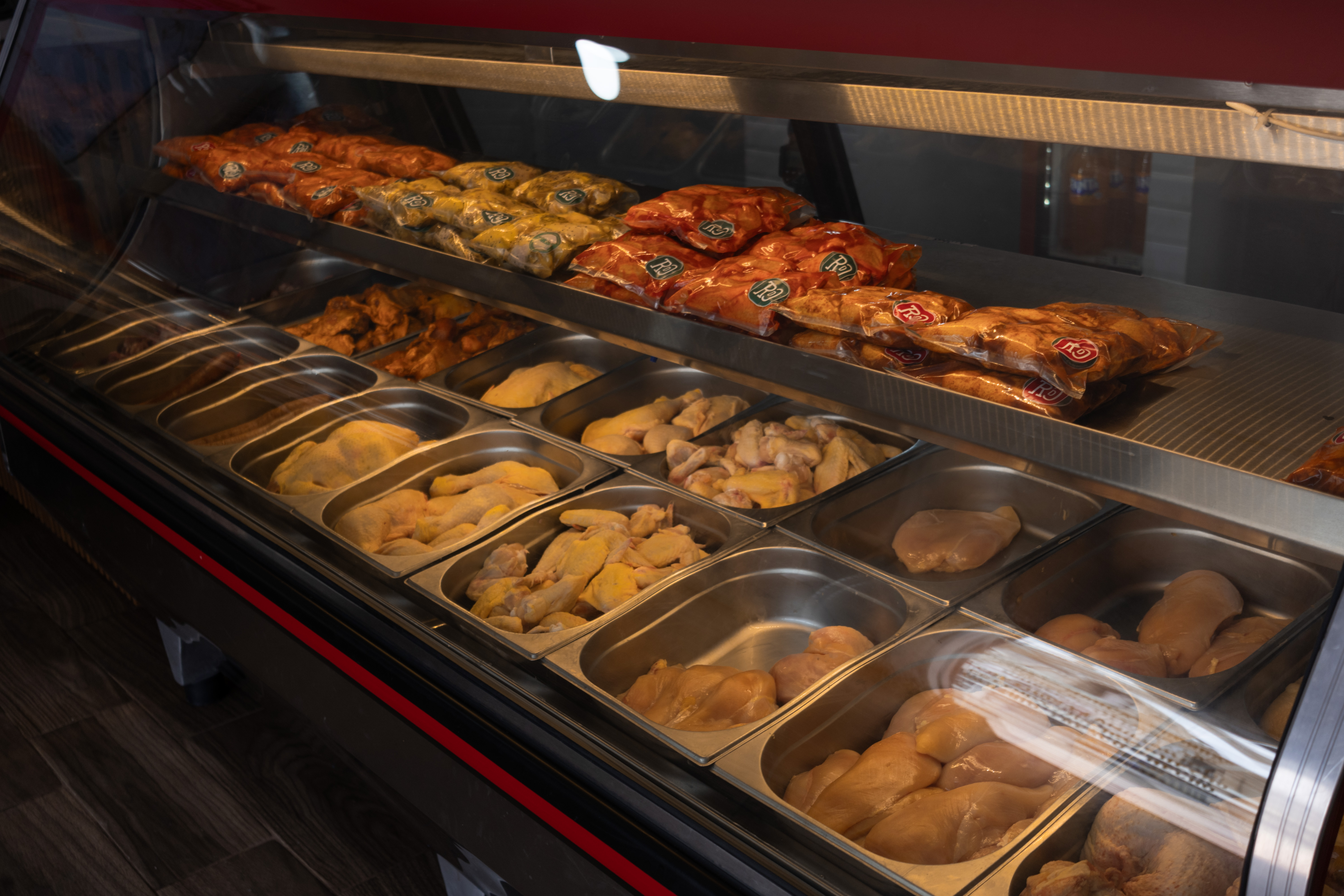 Pollo fresco en piezas